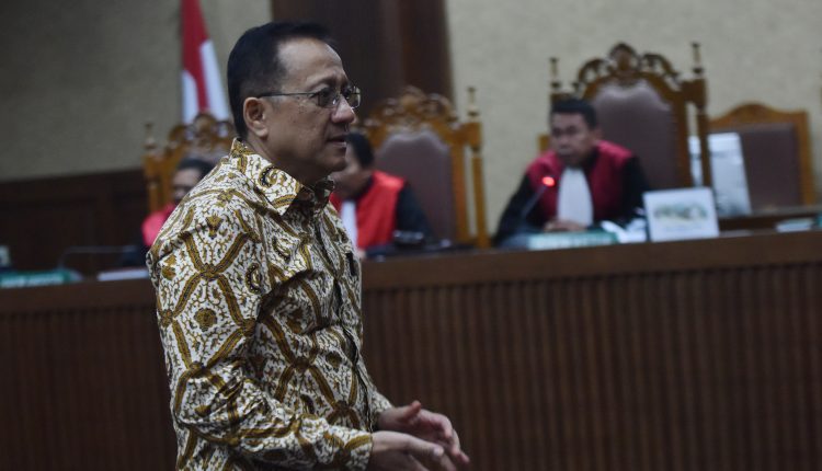 Mantan Ketua DPD Irman Gusman mengikuti sidang dengan agenda putusan di Pengadilan Tipikor, Jakarta, Senin (20/2).